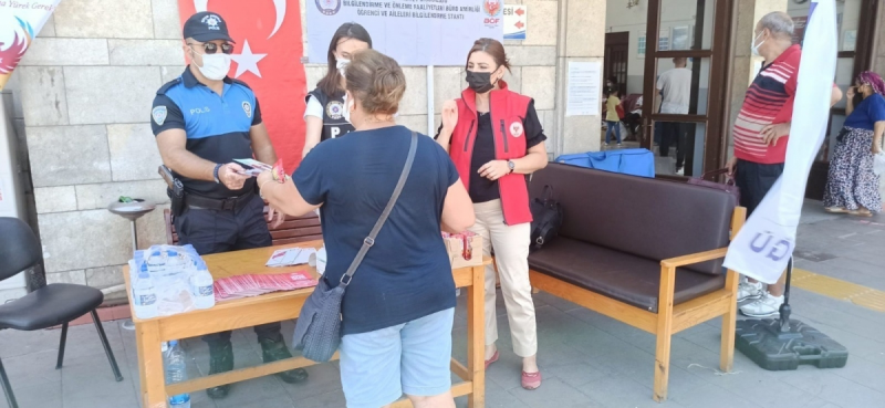 Mersin polisi, okumaya gelen öğrencileri karşıladı